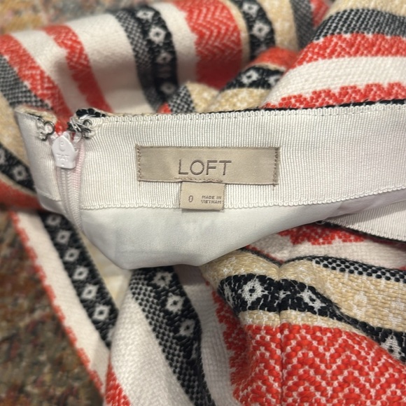 Ann Taylor LOFT Woven Cotton Jacquard Knee Length Pencil Skirt, Size 0 - Picture 3 of 3